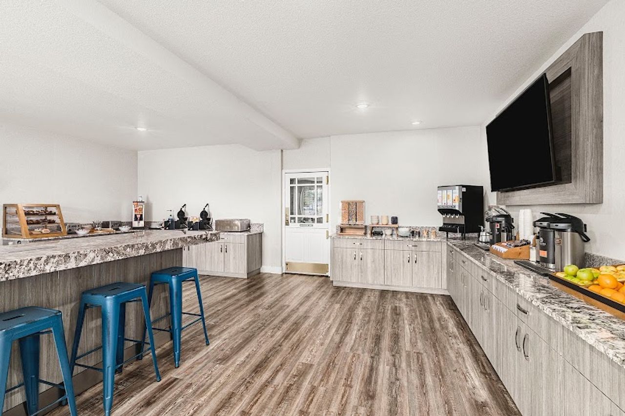 Photo of The Ashley Inn & Suites