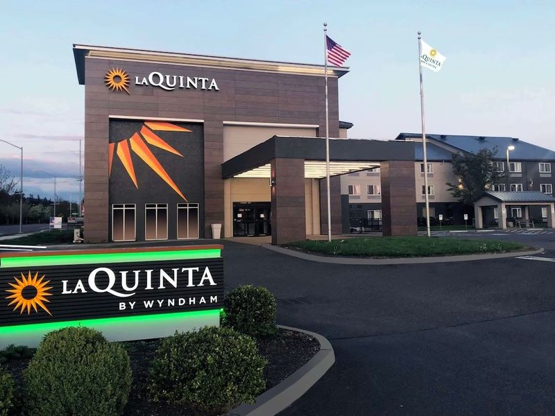 La Quinta Inn & Suites by Wyndham Springfield