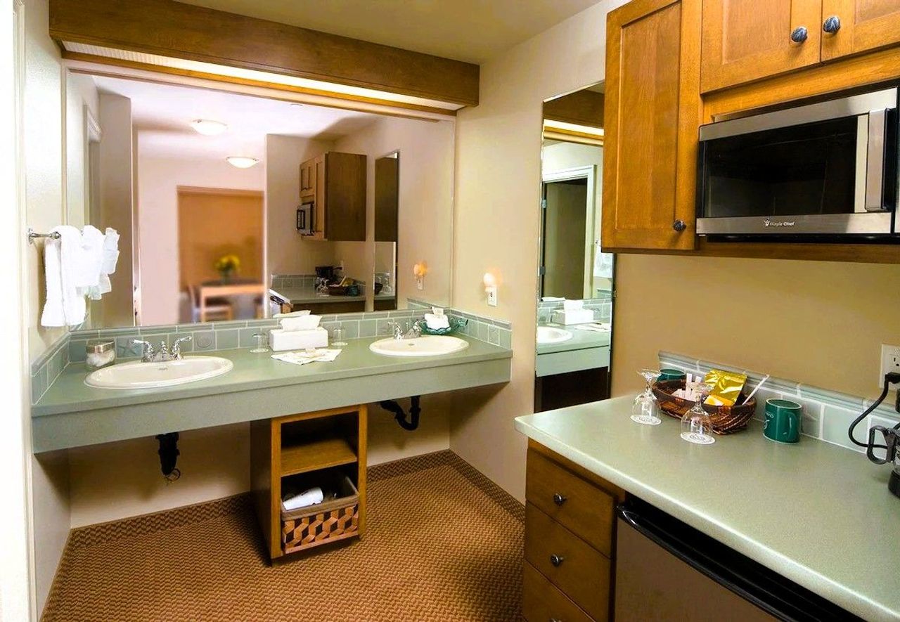 Photo of Overleaf Lodge - Bathroom