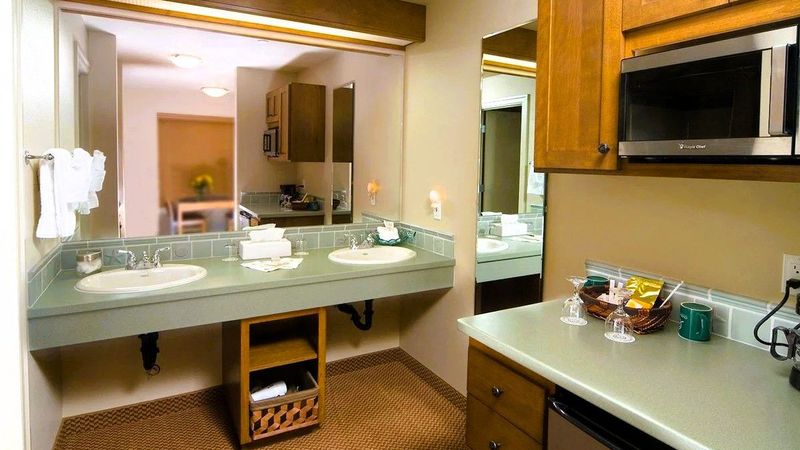 Photo of Overleaf Lodge - Bathroom