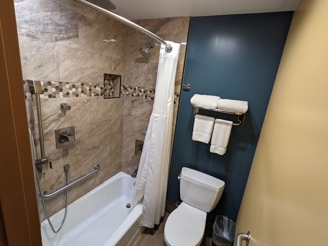 Photo of Hotel Vinea, a Travelodge by Wyndham