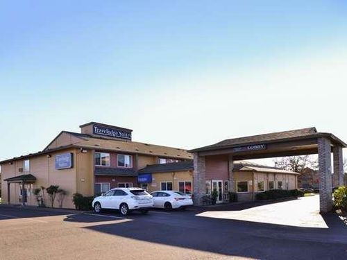 Travelodge Suites by Wyndham Newberg