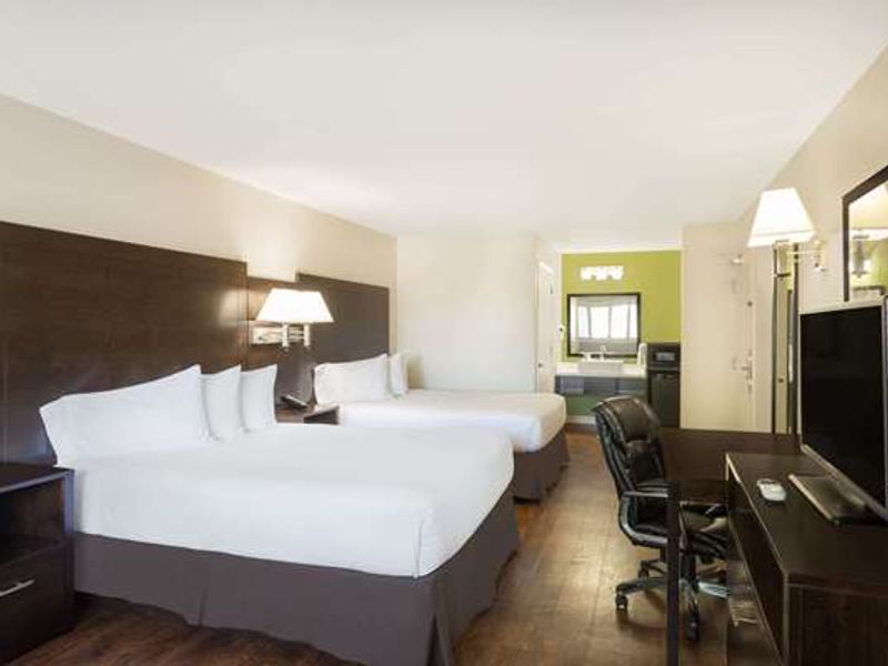Photo of Baymont by Wyndham Modesto Salida