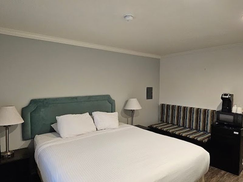 Photo of Bay Front Inn Hotel