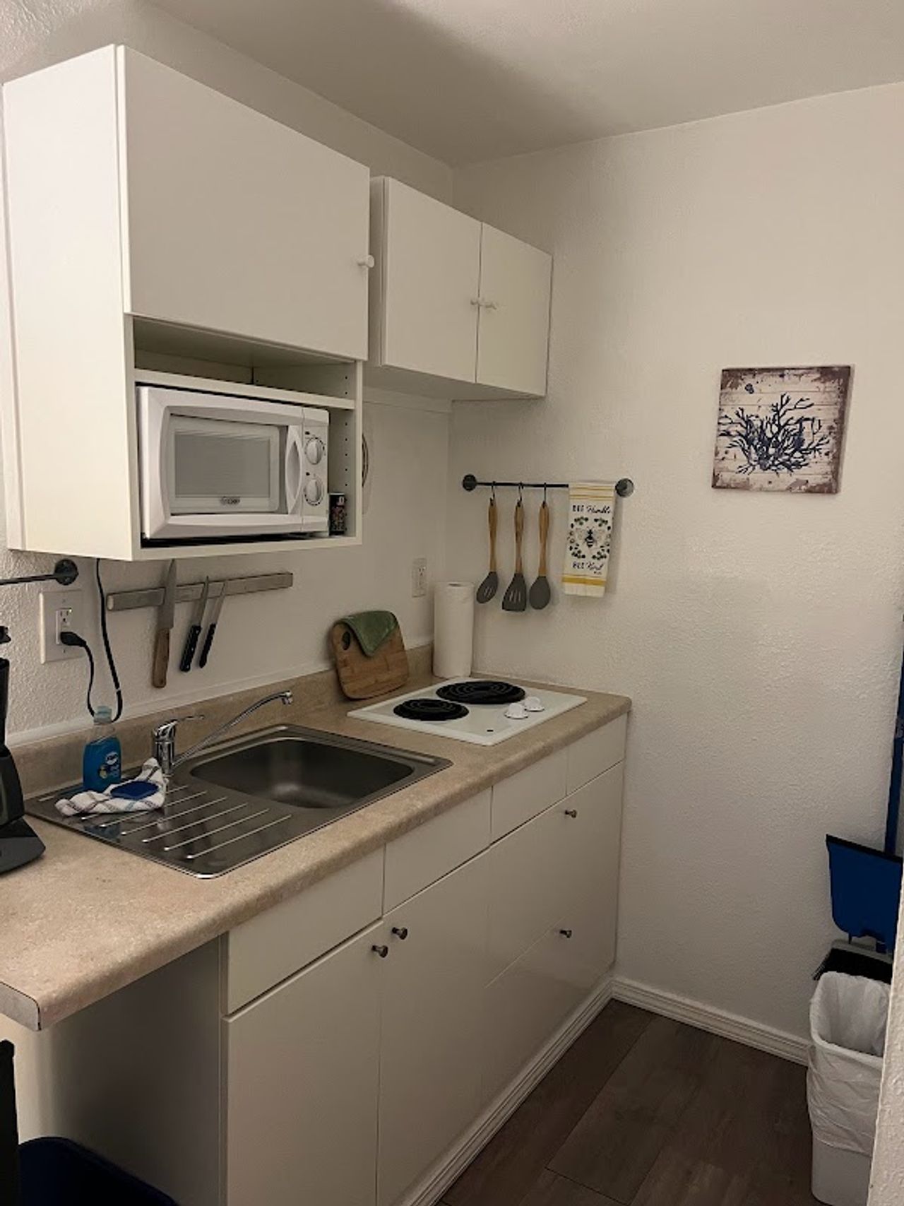 Photo of Deane’s Oceanfront Lodge - Kitchen