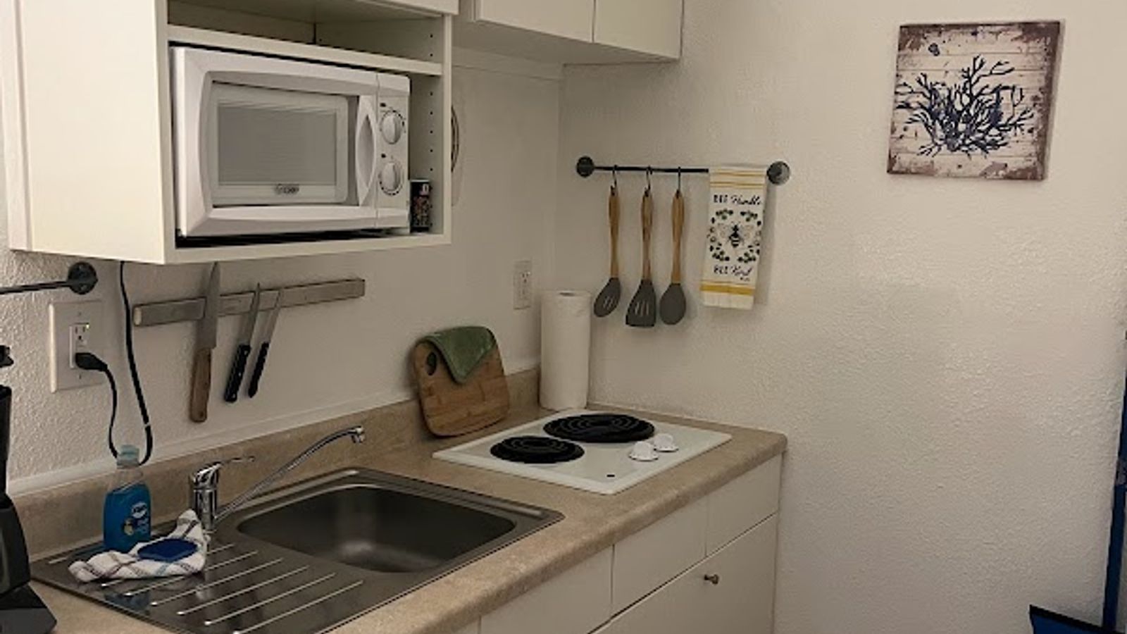 Photo of Deane’s Oceanfront Lodge - Kitchen