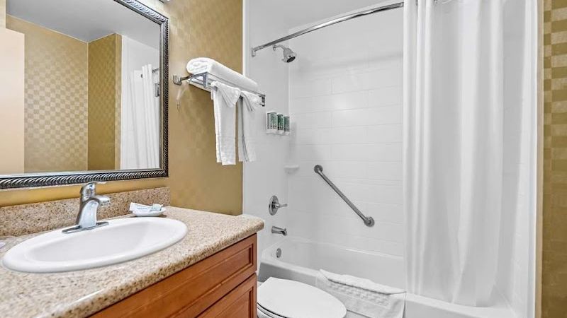 Photo of Best Western De Anza Inn - Bathroom