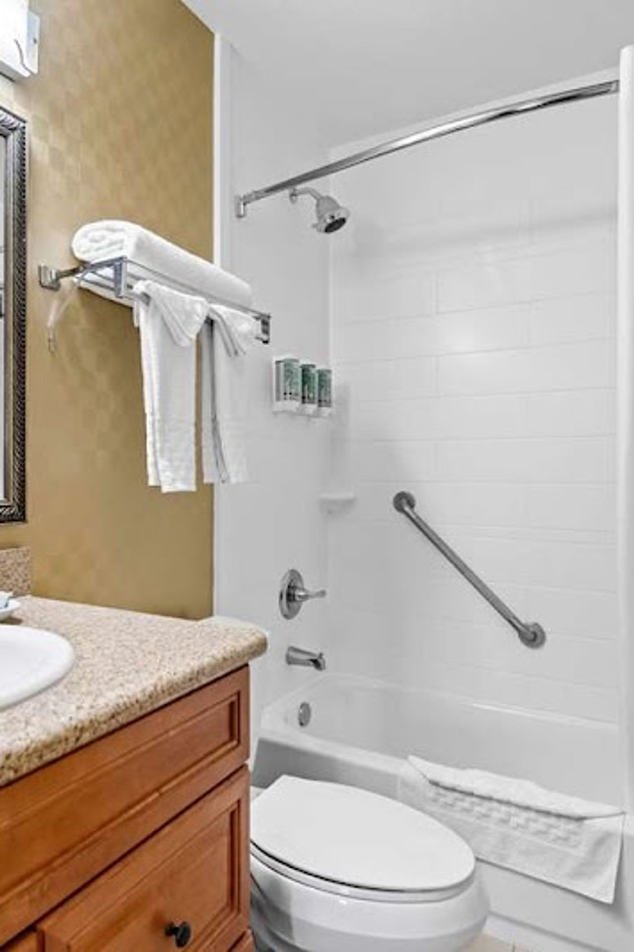 Photo of Best Western De Anza Inn - Bathroom