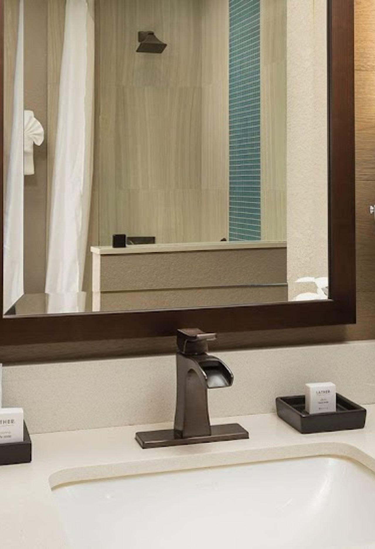 Photo of Wave Street Inn - Bathroom, Vanity mirror