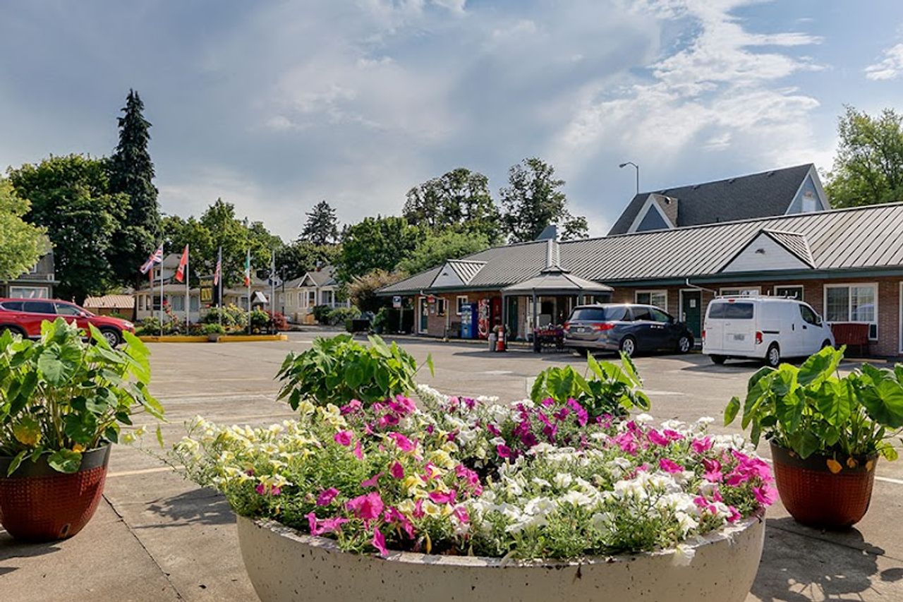 Photo of Courtesy Inn Eugene - Exterior