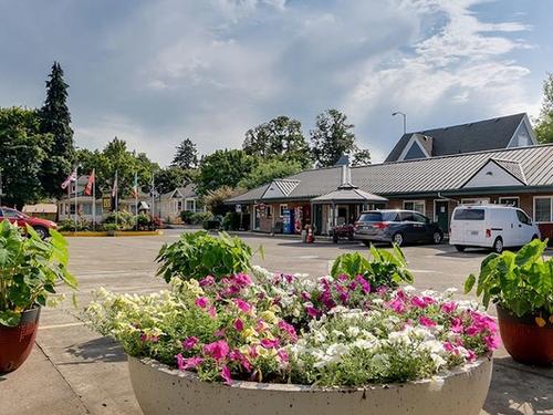 Photo of Courtesy Inn Eugene - Exterior