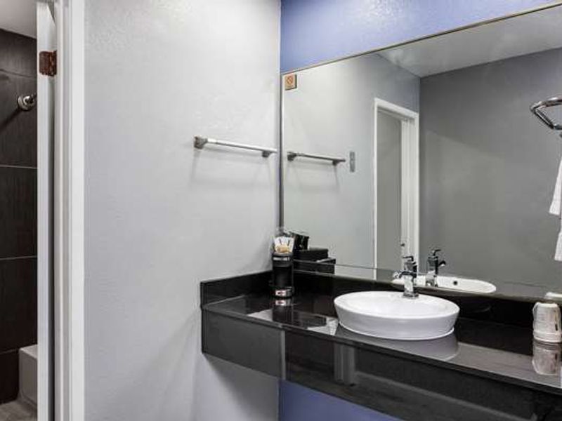 Photo of Super 8 by Wyndham Visalia