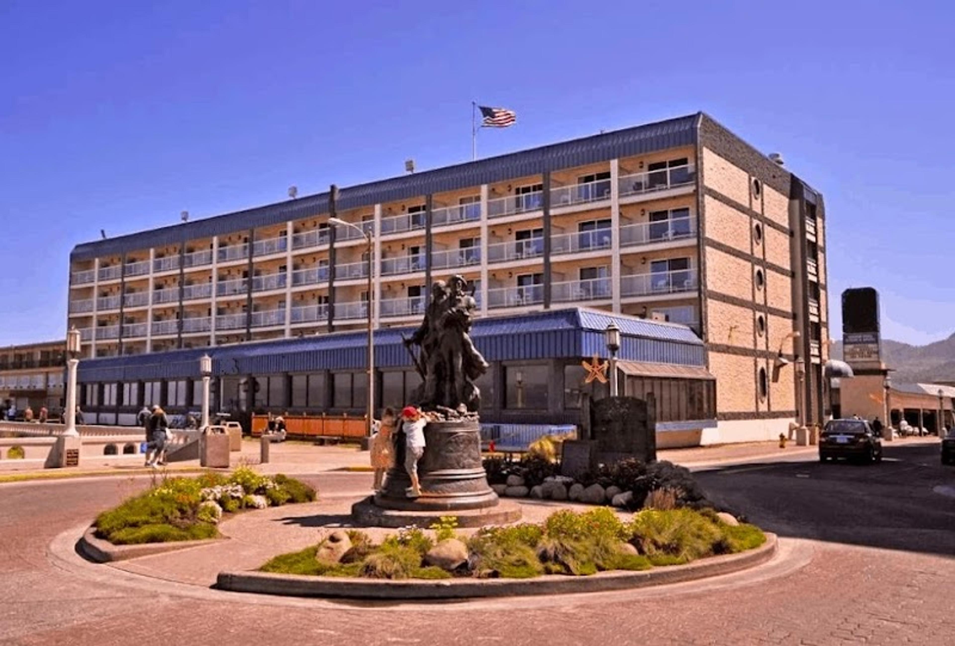 Promenade Inn & Suites Oceanfront