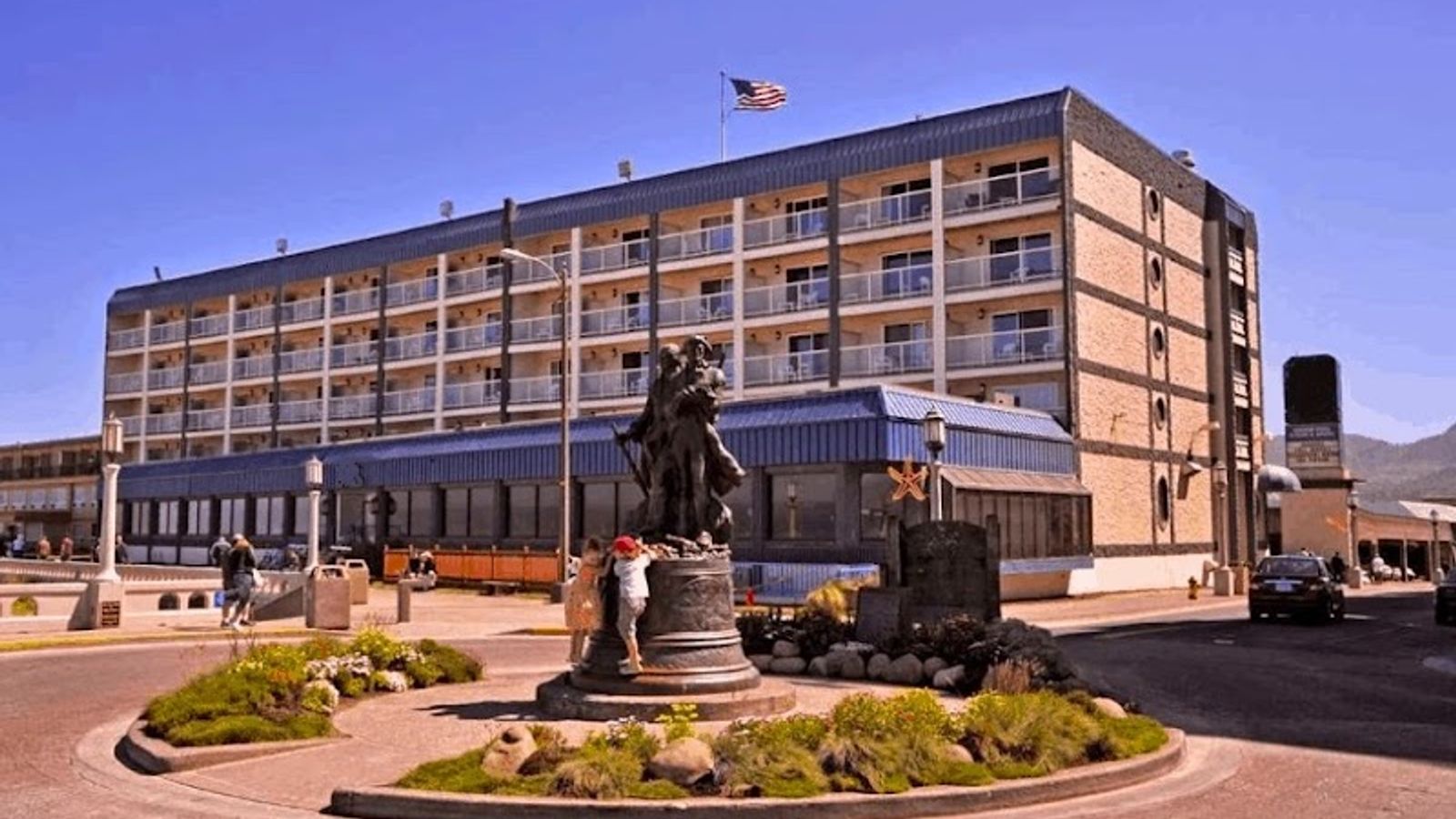 Promenade Inn & Suites Oceanfront