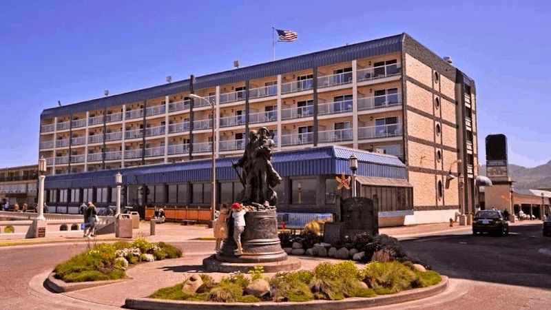 Promenade Inn & Suites Oceanfront