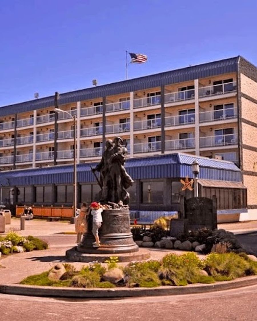 Promenade Inn & Suites Oceanfront