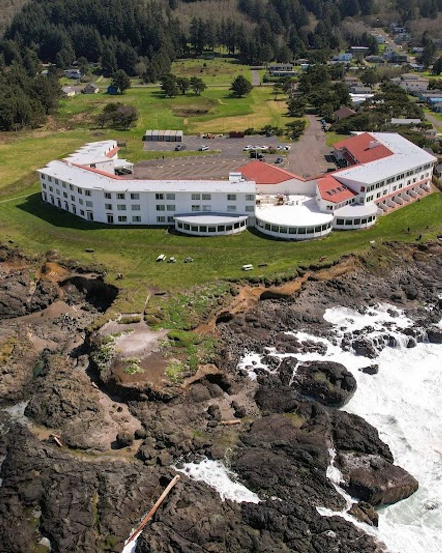Adobe Resort, Yachats