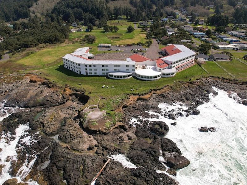 Adobe Resort, Yachats