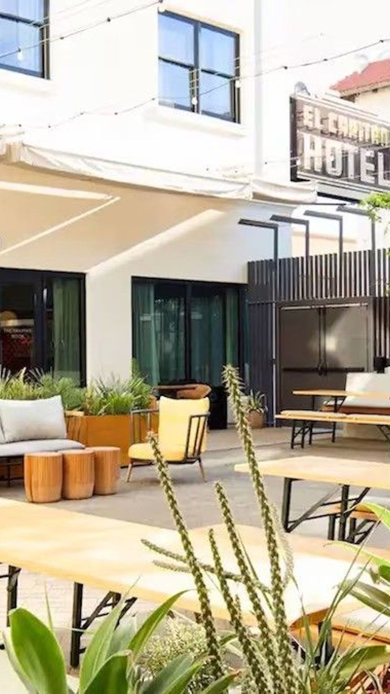 El Capitan Hotel - Outdoor Patio