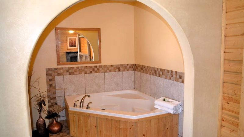 Village Inn Restaurant - Suite with jetted tub and fireplace