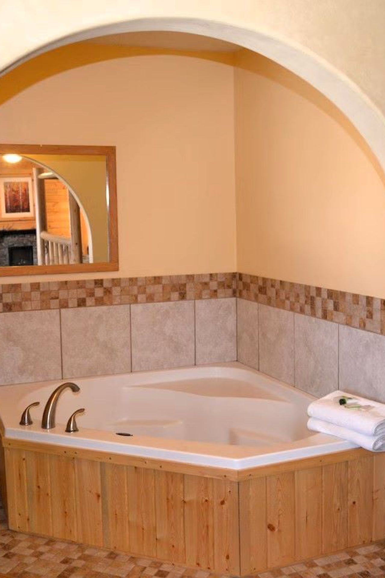 Village Inn Restaurant - Suite with jetted tub and fireplace