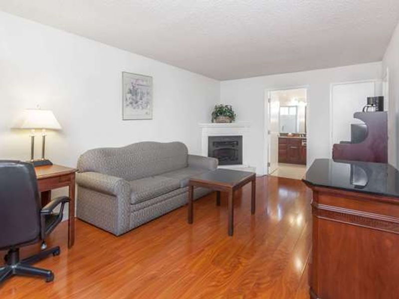 Photo of Days Inn & Suites by Wyndham Sunnyvale