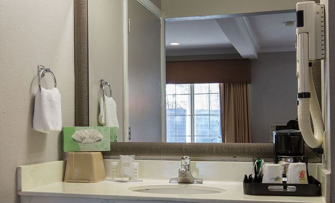 Photo of Super 8 by Wyndham Mountain View