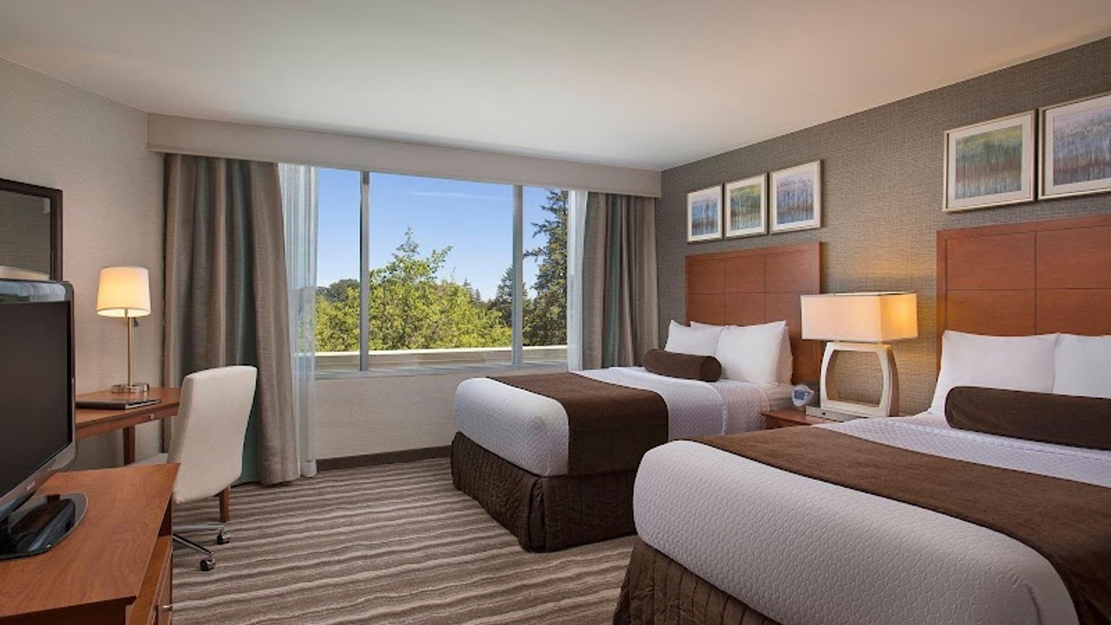 Photo of Crowne Plaza Portland-Lake Oswego, an IHG Hotel