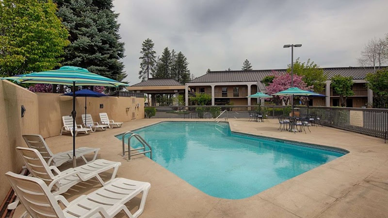 Photo of Red Lion Inn & Suites Deschutes River Bend