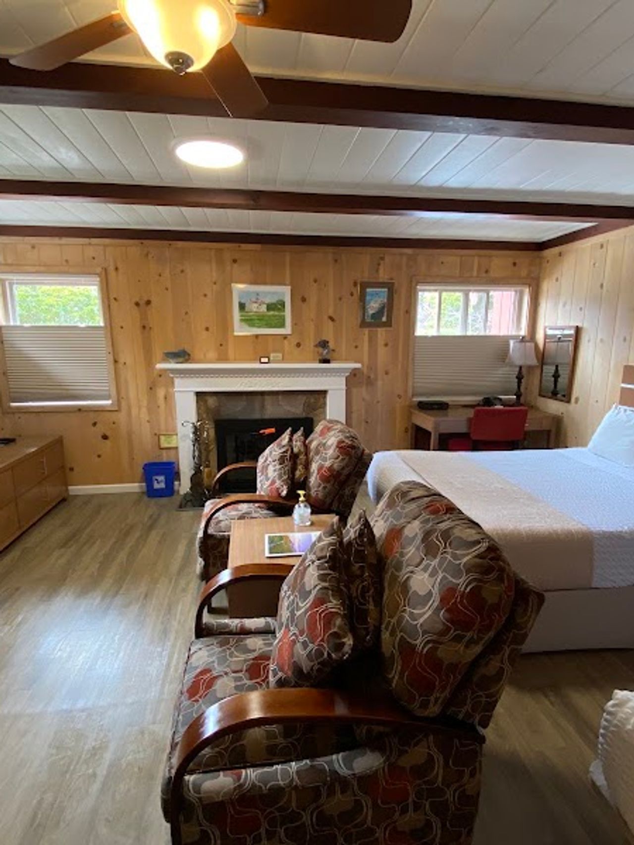 Photo of Andril Fireplace Cottages - Single Room Cottage - Queen and Double