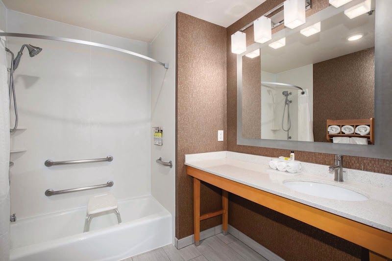 Photo of Holiday Inn Express - Bathroom