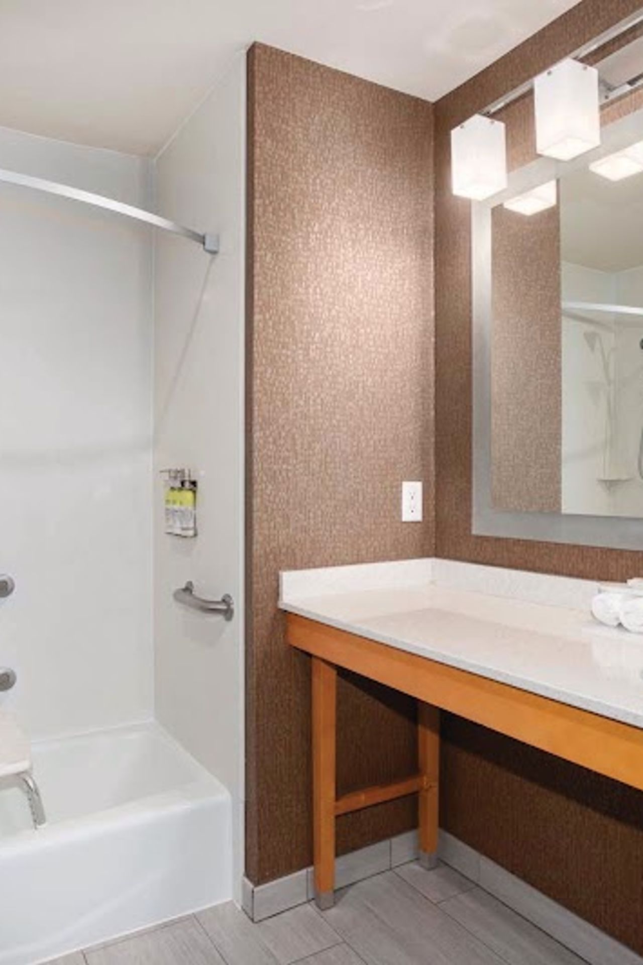 Photo of Holiday Inn Express - Bathroom