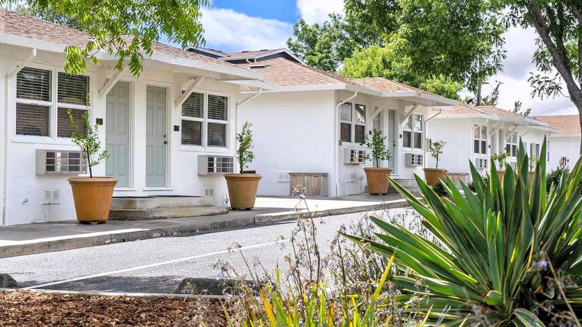 Carlin's Cottage Court