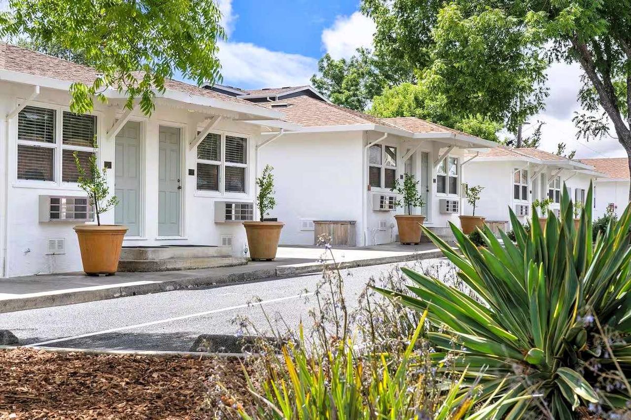 Carlin's Cottage Court