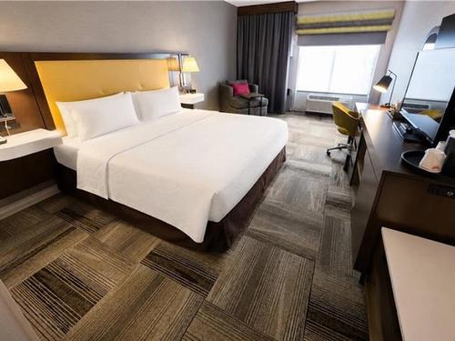 Photo of Country Inn & Suites by Radisson, Idaho Falls at the Mall - Room with 1 King Bed, Nonsmoking