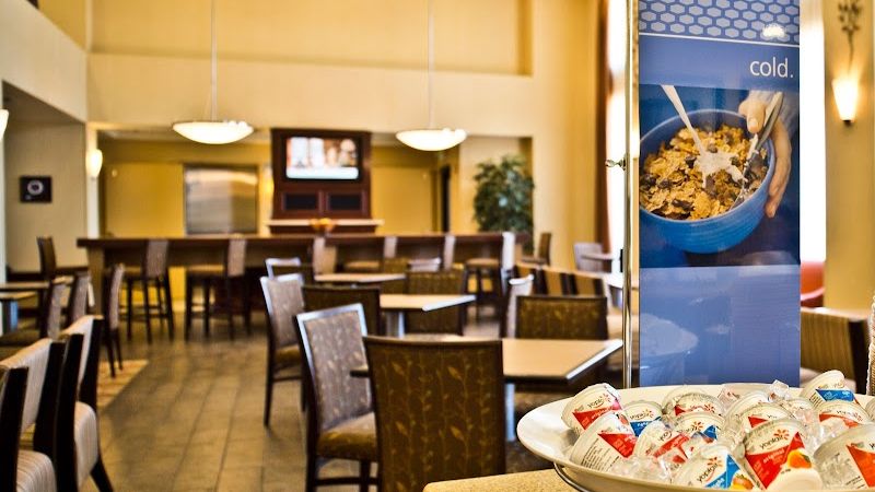 Photo of Hampton Inn & Suites Oakland Airport-Alameda