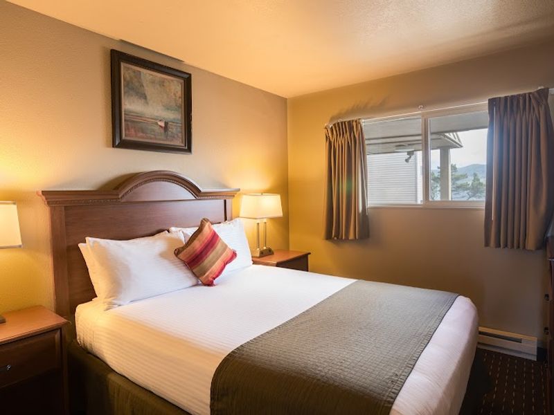 Photo of Ebb Tide Oceanfront Inn