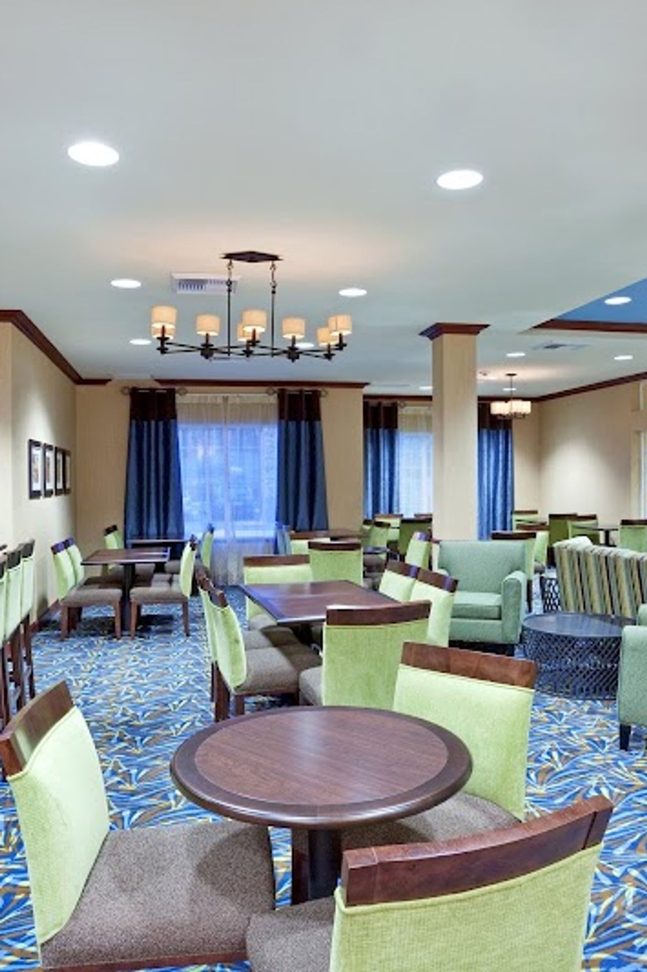 Photo of Holiday Inn Express & Suites Sequim, an IHG Hotel