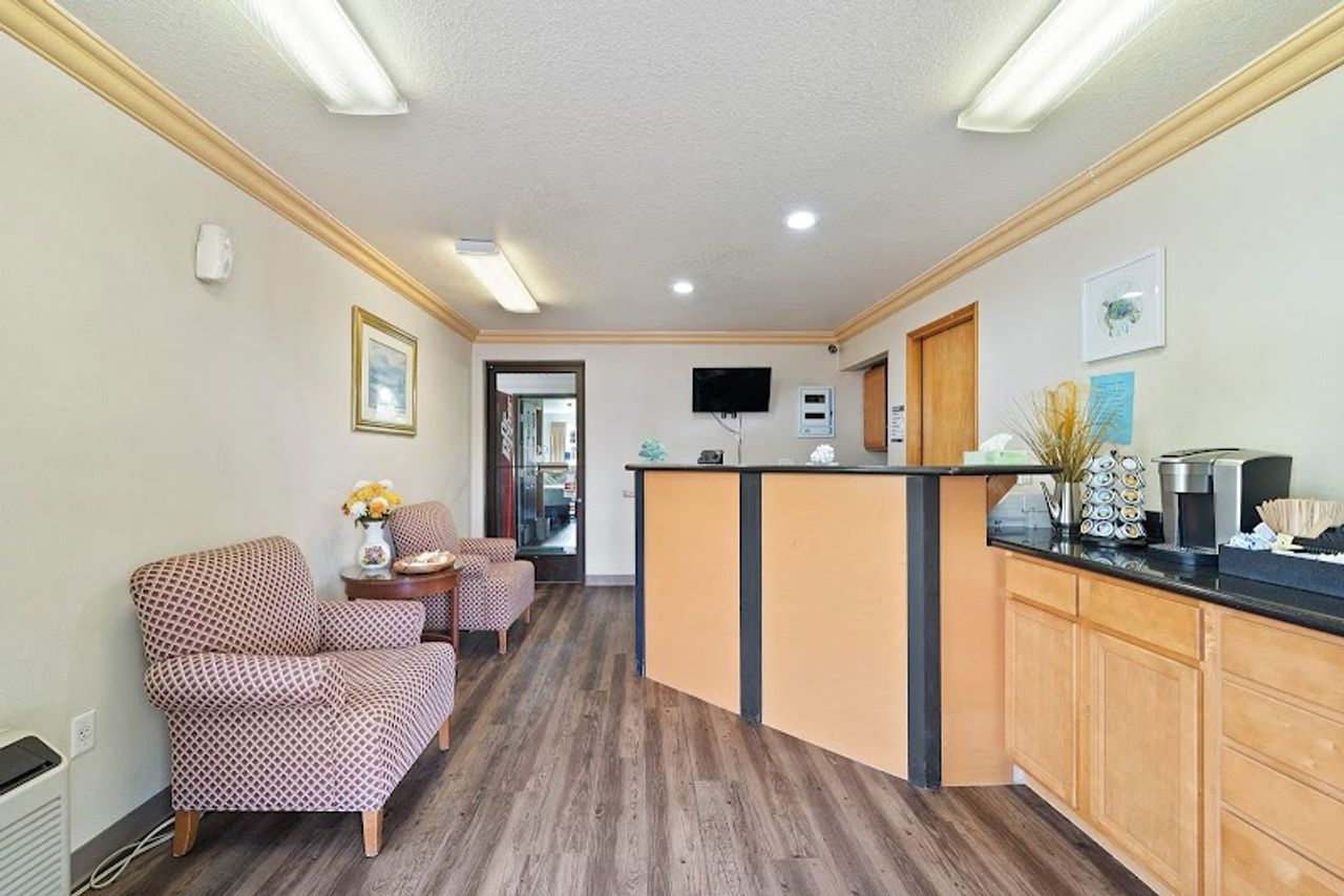 Photo of Garibaldi Inn at the Bay