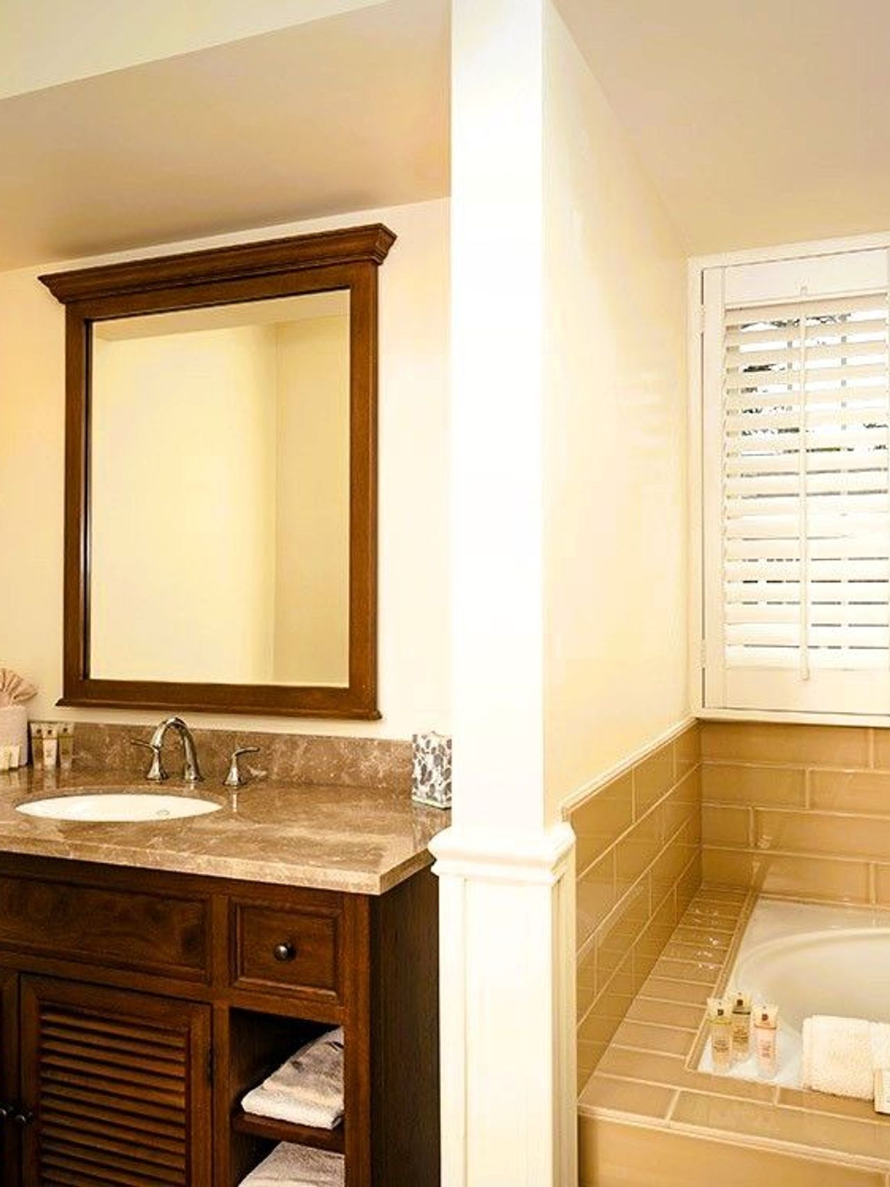 Photo of Lighthouse Lodge & Cottages - Bathroom in Lodge Deluxe Suite with Jacuzzi tubs and oversized jetted tubs
