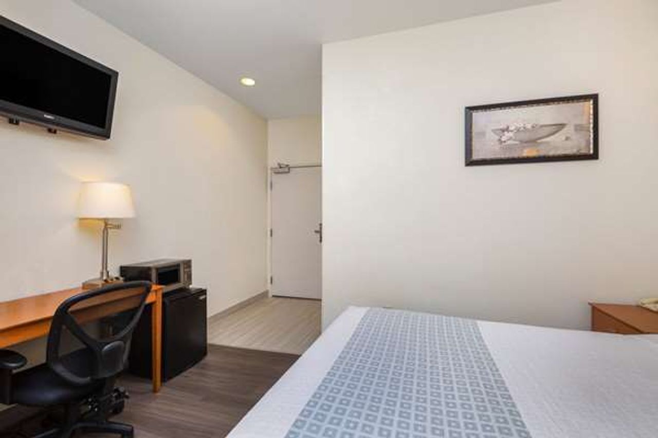 Photo of La Quinta Inn & Suites by Wyndham Tulare