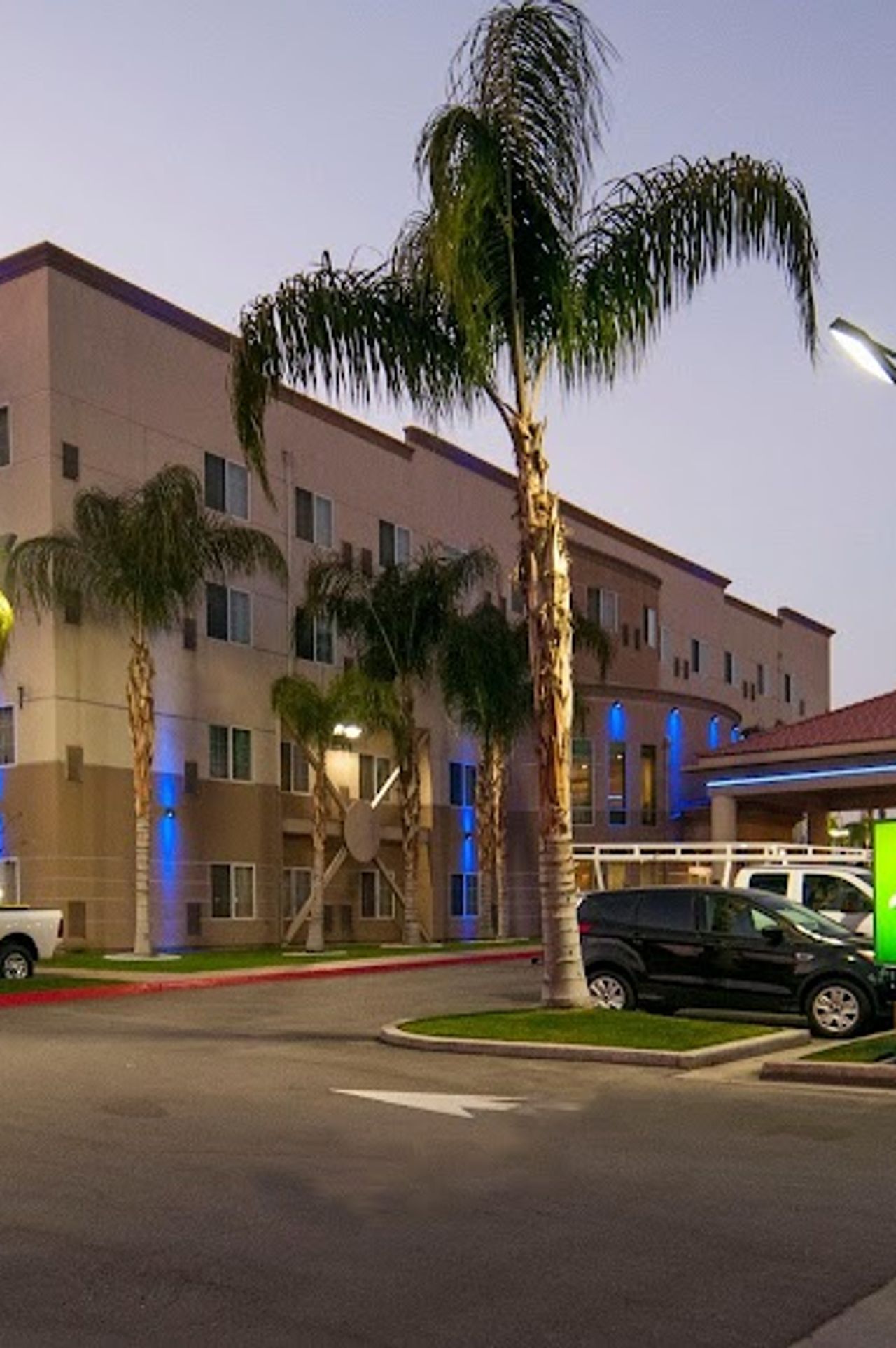 Photo of Holiday Inn Express & Suites Bakersfield Central, an IHG Hotel