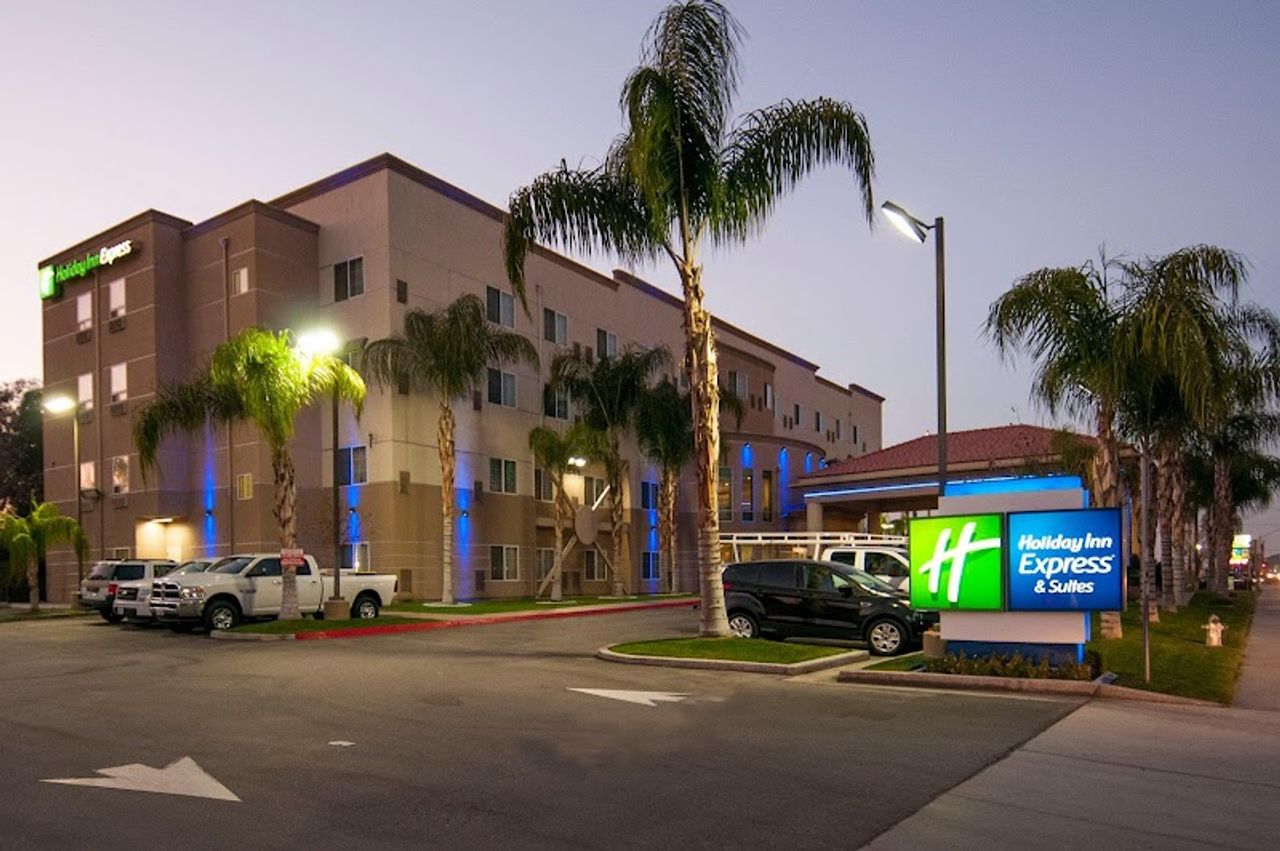 Photo of Holiday Inn Express & Suites Bakersfield Central, an IHG Hotel