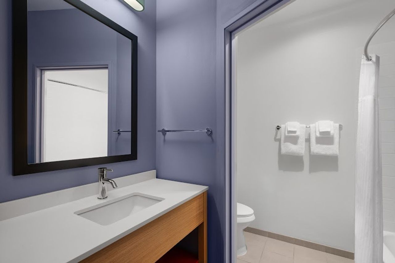 Photo of Garner Hotel Liberty Lake by IHG - Bathroom