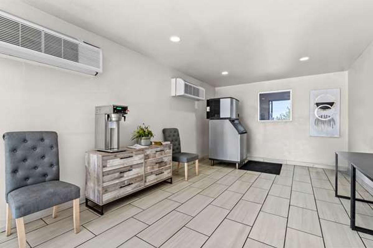 Photo of Econo Lodge Stockton near I-5 Fairgrounds