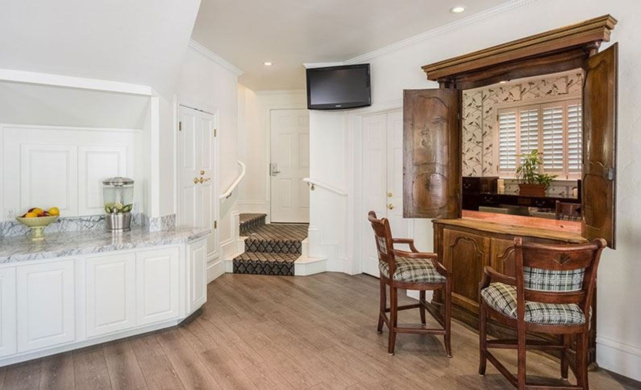 Photo of THE BERGSON