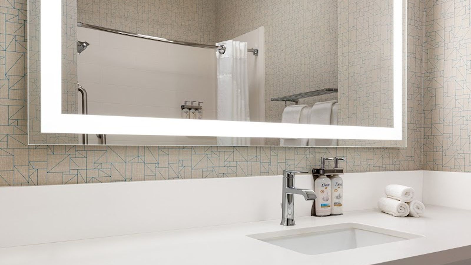 Photo of Holiday Inn Express & Suites Bakersfield Central, an IHG Hotel