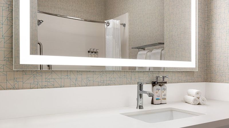 Photo of Holiday Inn Express & Suites Bakersfield Central, an IHG Hotel