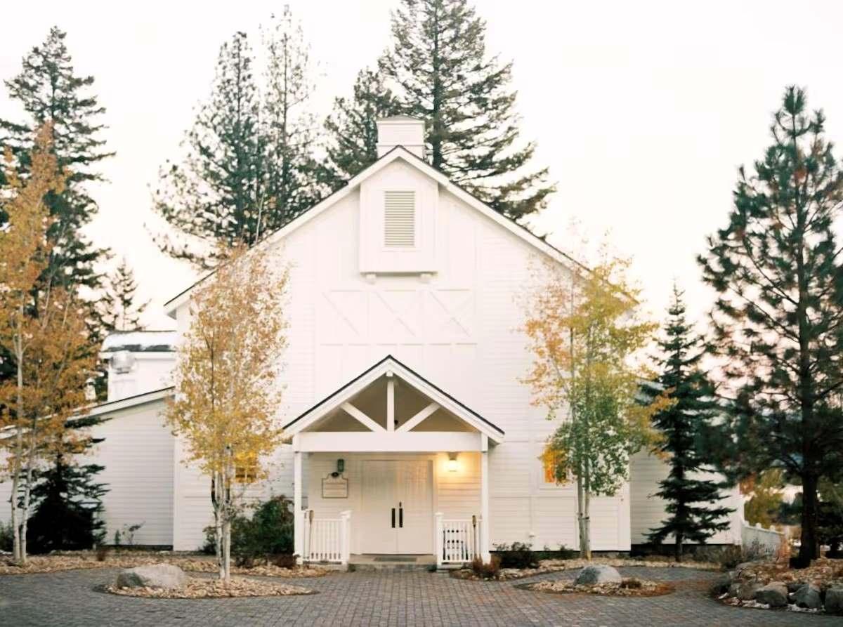 Tamarack Resort - Outdoor wedding area