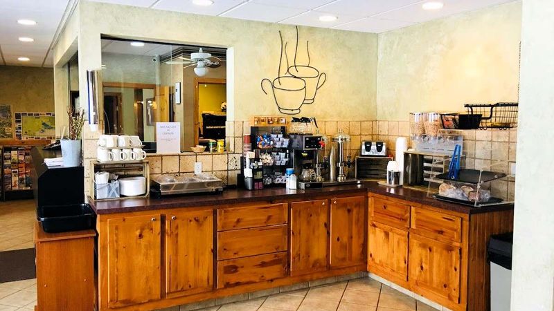 Boulder Creek Inn - daily continental breakfast
